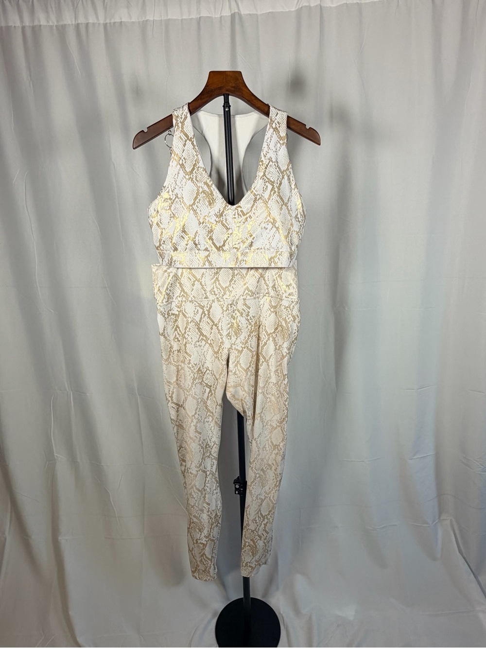 Fabletics XL White & Gold Snakeskin Sports Bra + High Waisted Legging Set